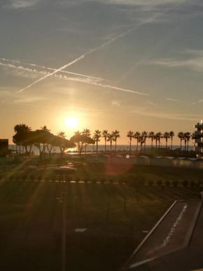 White-blue vibes, seafront 2-bedroom apt Montesilvano